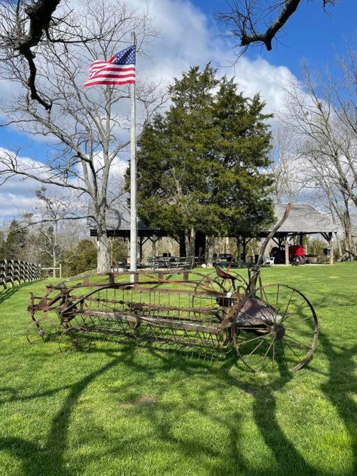 Bourbon Trail Cabin On The Farm Lawrenceburg Εξωτερικό φωτογραφία