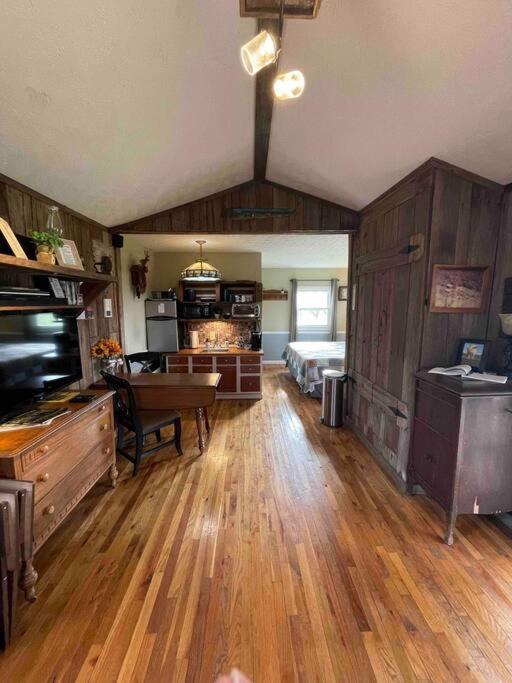 Bourbon Trail Cabin On The Farm Lawrenceburg Εξωτερικό φωτογραφία